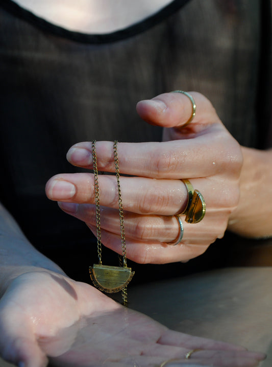 La Tendresse Des Loups Collier en laiton recyclé bague lune bijoux mythologie