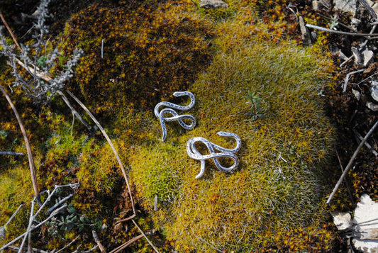La Tendresse Des Loups Boucles d'oreilles Naga en argent recyclé Bijoux serpents Créations mythologie
